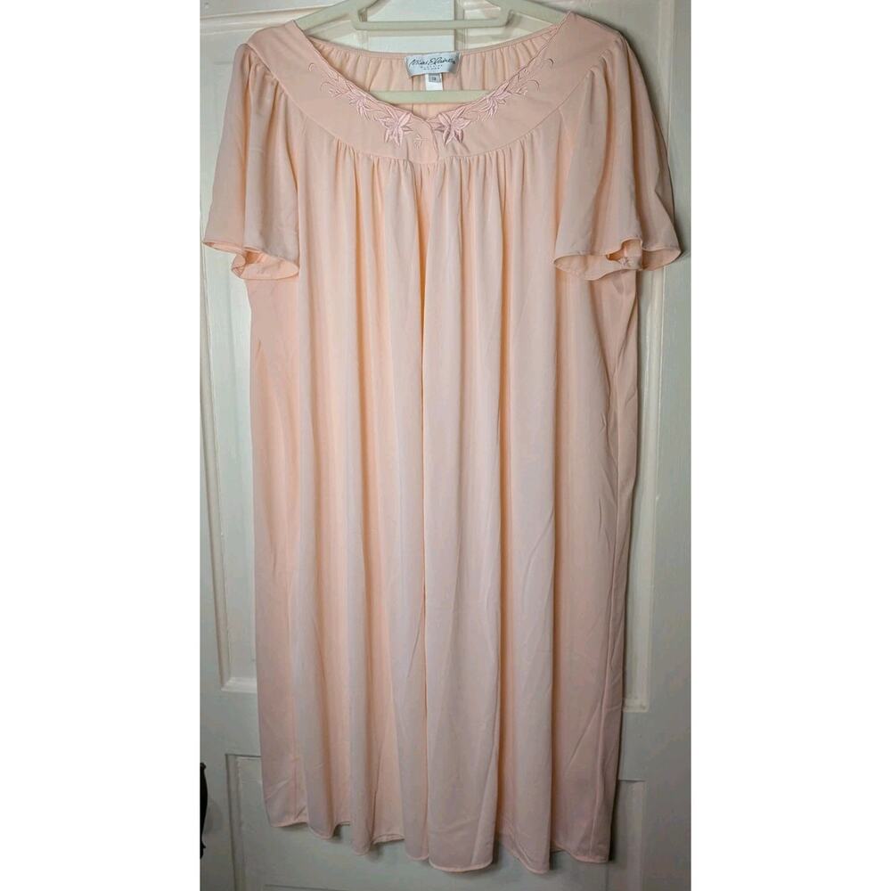 Miss Eliane Women's Embroidered Floral Elegant Peach Nightgown 1X(781)